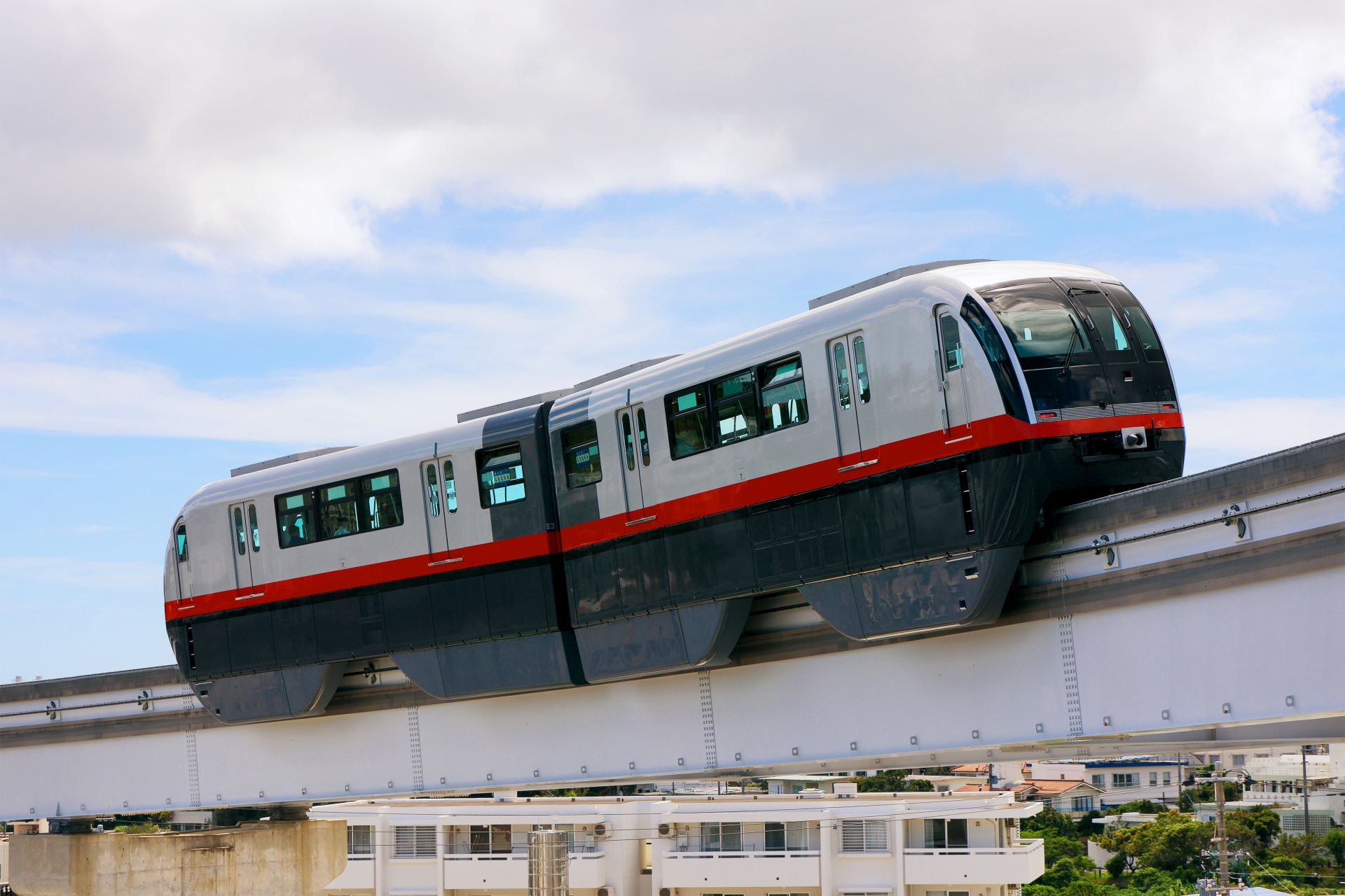 那覇空港➡︎首里➡︎レンタカー出発
最短30分！
送迎車を待つ時間・事務所で他の人を待つ時間もございません。